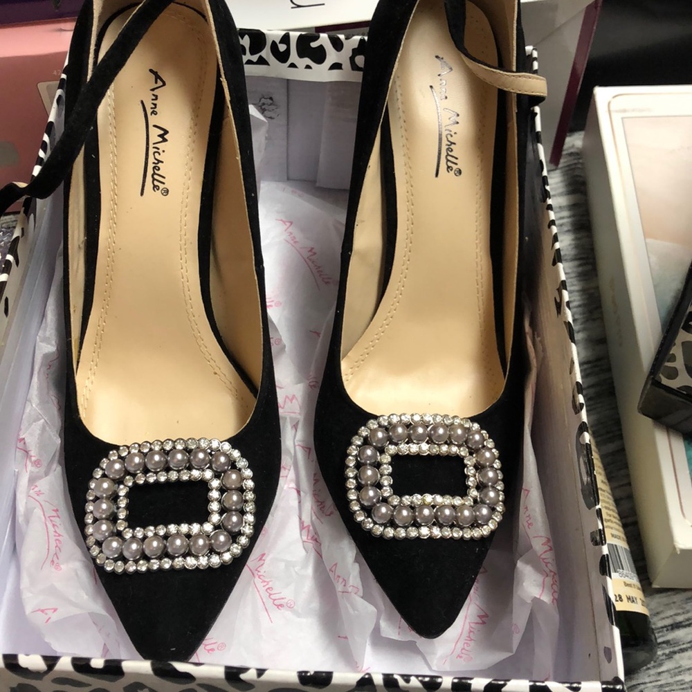 Anne Michelle Black heels